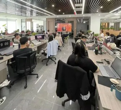 铭记历史 奋勇前行 | 中科复兴组织员工观看纪念中国人民抗日战争暨世界反法西斯战争胜利 80 周年阅兵仪式